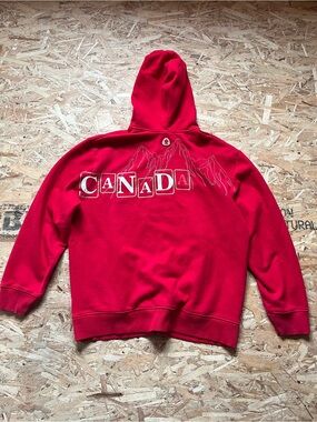 Hudson’s Bay Company x Olympics 2005 Red CANADA Graphic Hoodie - Men's Pullover